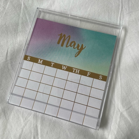 Desk Calendar - Picture 2 of 3